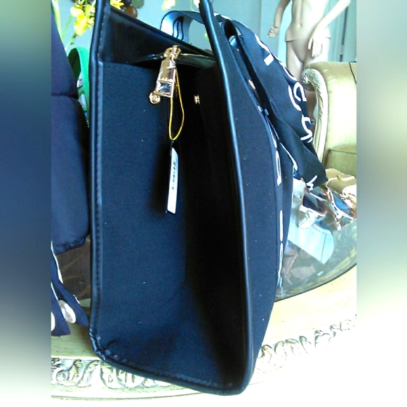 BNWT LG. BEBE BAG BLACK & WHITE (TOTE SIZE) SIMPLY GORGEOUS - Picture 4 of 7